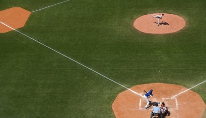 开云体育app-战神回归，库尔图瓦神勇扑救，塞尔维亚大胜瑞士抢占2026世界杯C组先机