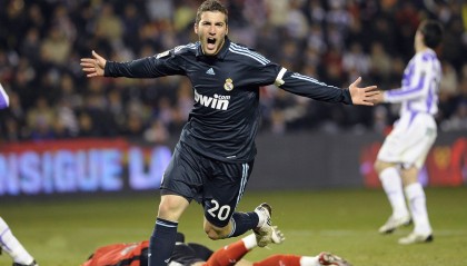 开云体育在线-F1街道赛焦点战，引擎轰鸣中，新西兰击溃瑞典的隐喻