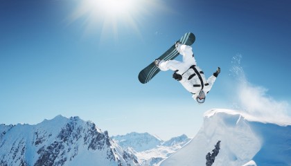 开云平台-骑士连续得分压制深圳队，马克西贡献制胜表现，当骑士精神在篮球场复活