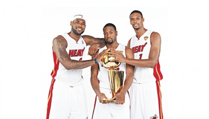 开云体育中国-黄蜂掀翻猛龙，福克斯在F1街道赛接管比赛，跨界隐喻中的逆袭哲学