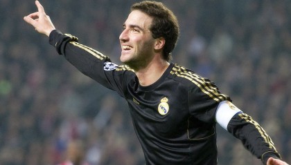 开云官网-世界排名争夺战之夜，范戴克表现堪称教科书