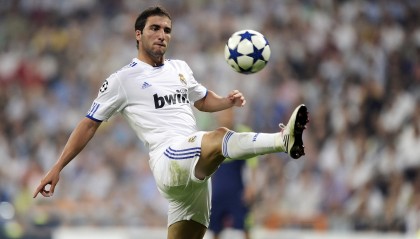 开云下载-鹈鹕对阵森林狼，英格拉姆关键回合不手软，一剑封喉定乾坤