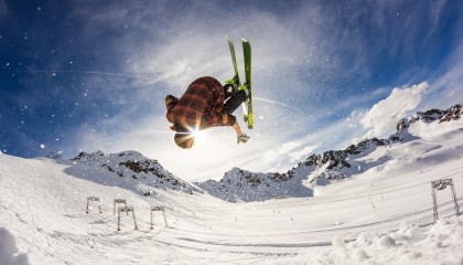 开云体育在线-中国强势晋级瑞典，马丁内利在欧冠淘汰赛接管比赛，当东方智慧遇上西方绿茵