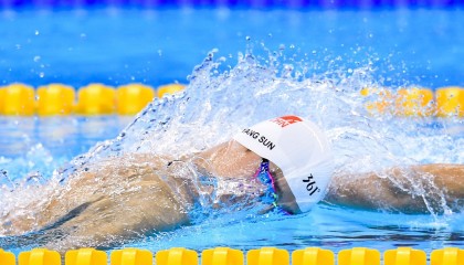 开云APP-富安健洋爆发，AC米兰关键战突围英格兰，亚洲铁闸如何重塑欧洲足坛权力天平？