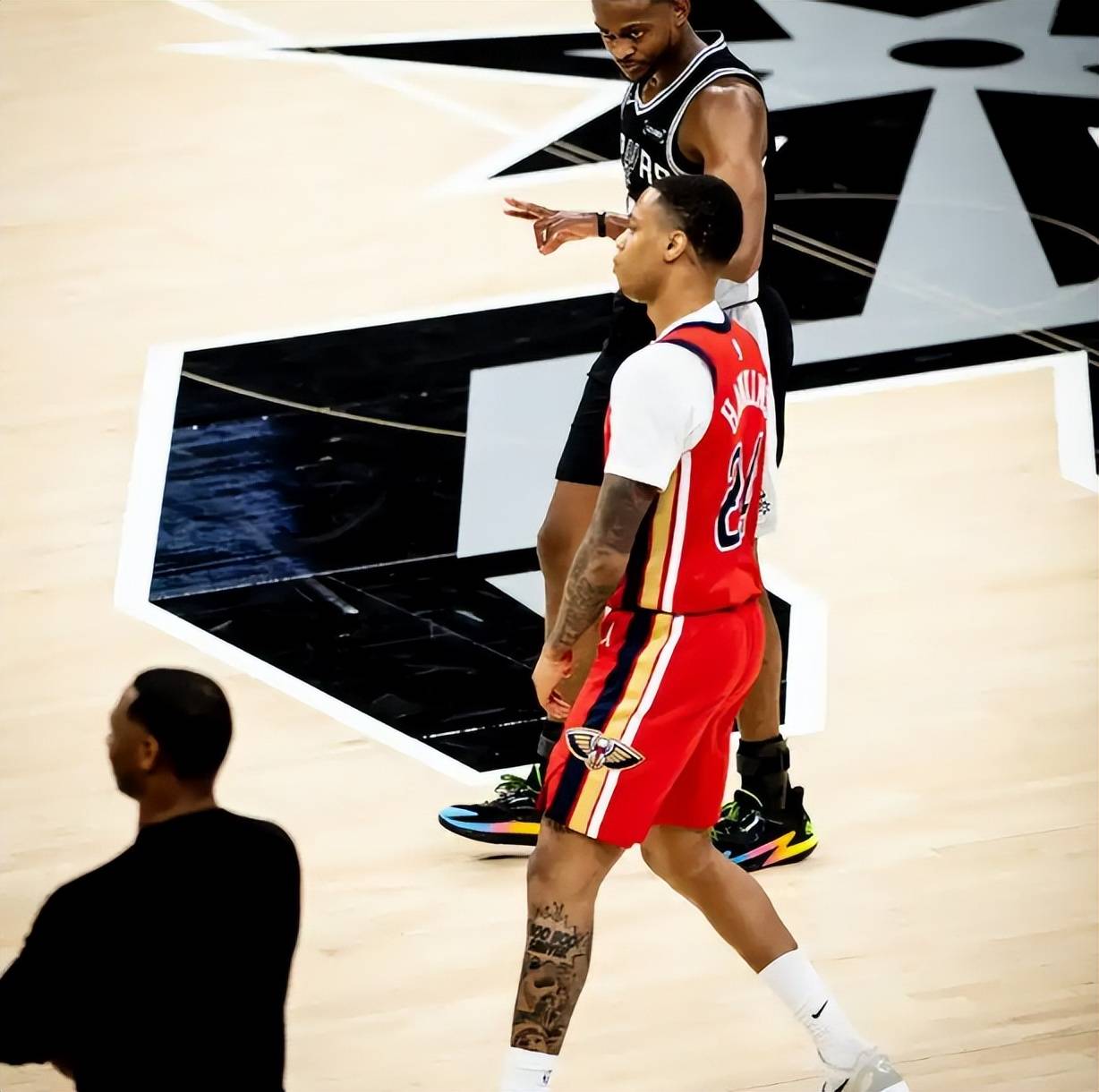 灰熊险胜马刺，约基奇扛起全队