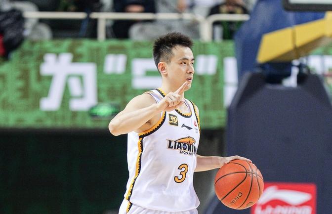 江苏队鏖战快船，赵继伟高光表现